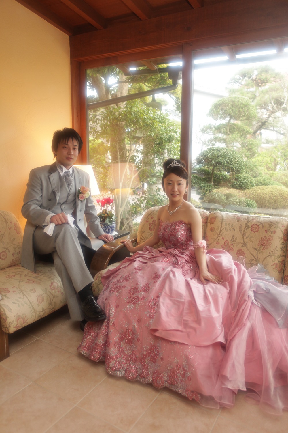 桜咲く春の結婚式